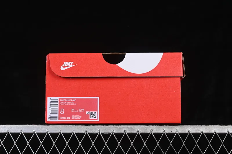 All categories Nk SB Dunk Series Nk SB Dunk Low High-end customized low-top sneakers Nike SB Dunk Low Beige Red Low-top casual sneakers WB0620-118